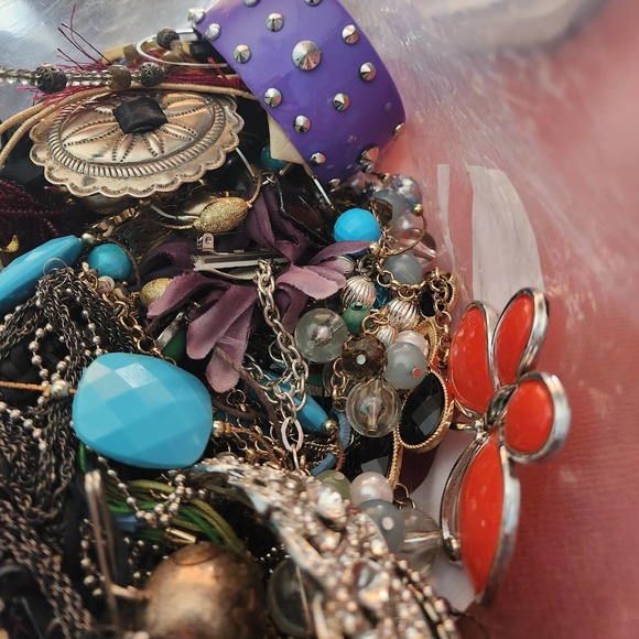 Large Jewelry Lot Over 3 POUNDS Untested Repairs Craft Junk Fashion Jewelry - Picture 3 of 4